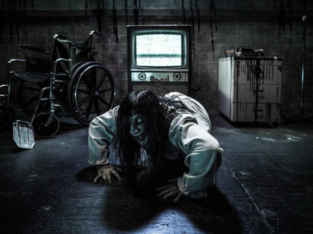 Hollow Studios & Cedar Fair Make 4D VR Experience vr horror